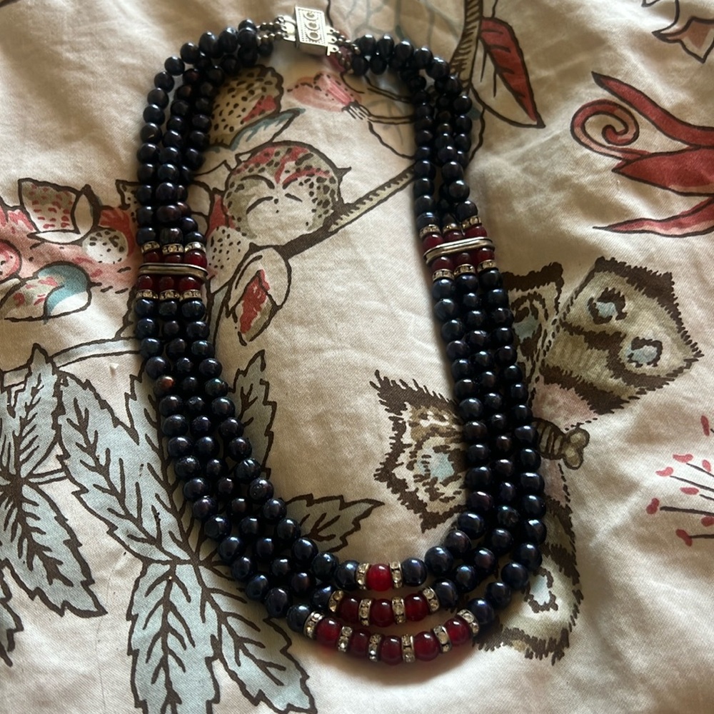 Beaded dark blue and red necklace